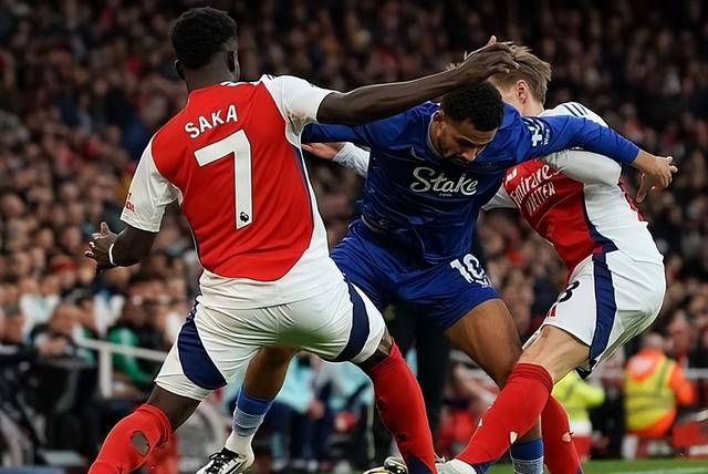 冠军搭档！德保罗已与梅西联手夺得5座冠军奖杯（梅西携手德保罗，已共同斩获5项冠军）