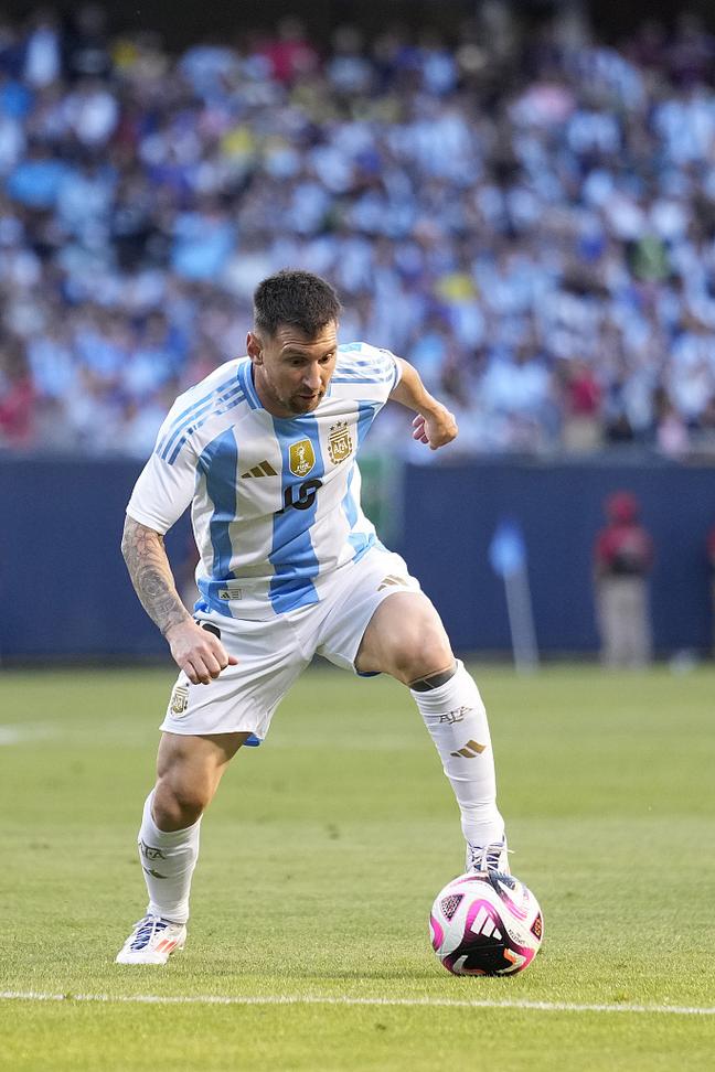 世界杯热身赛对阵曝光，焦点战即将上演（世界杯热身赛对阵出炉，重磅对决在即）