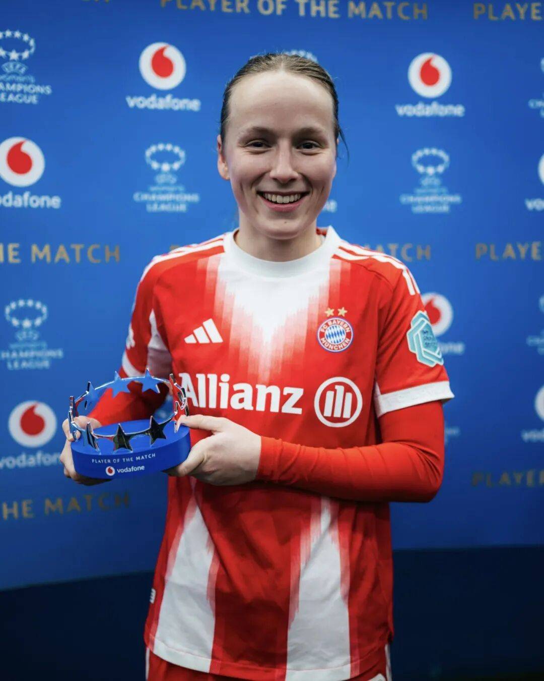 世体：戴上面具的加西亚像个超级英雄，他是弗里克的王牌球员（世体：佩戴面具的加西亚宛如超级英雄，弗里克麾下的王牌球员）