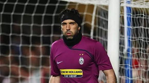 英超：曼联客场2-1击败莱斯特城（英超：曼联做客2-1力克莱斯特城）