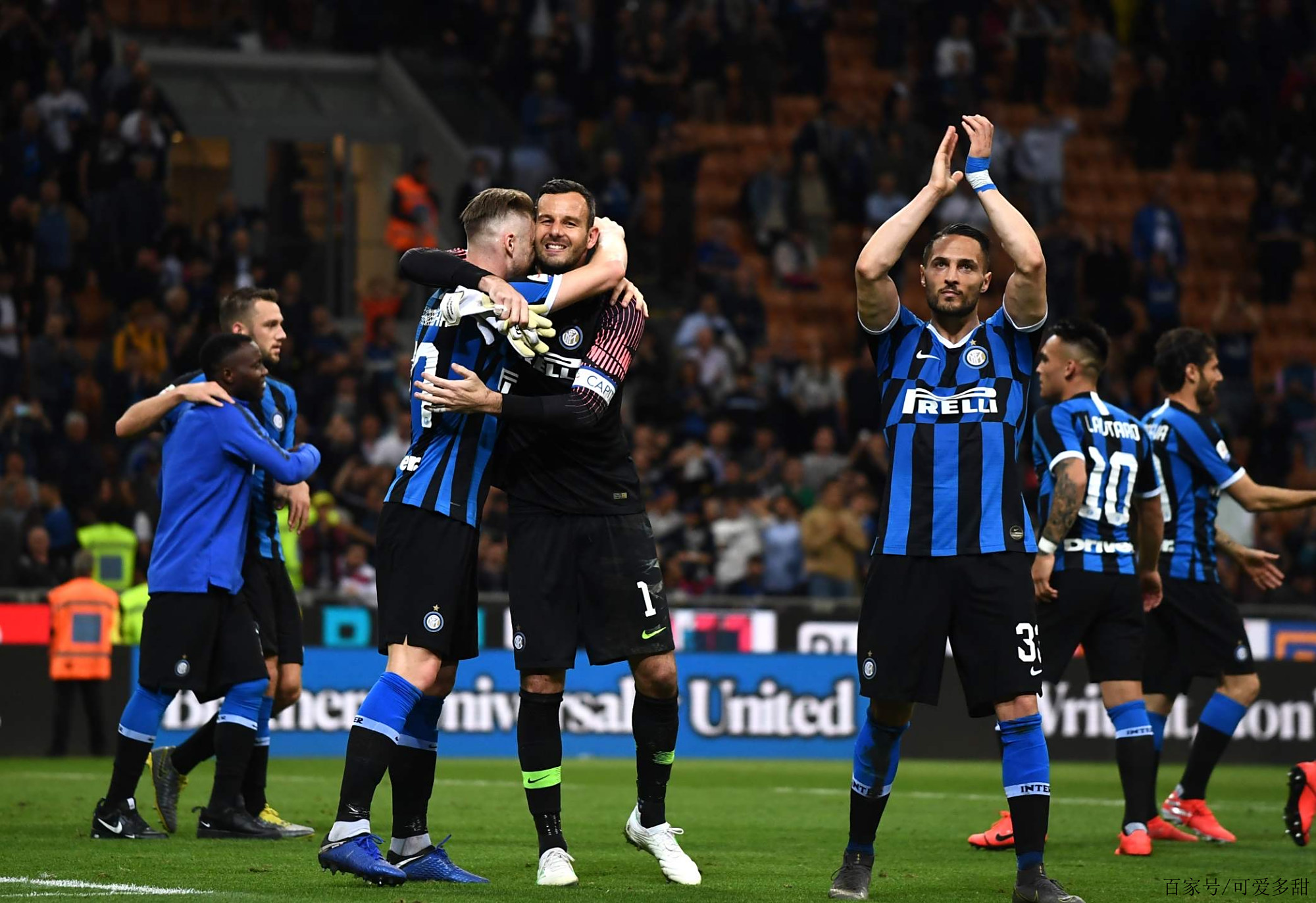 库蒂尼奥为小儿子庆祝生日，一家人身穿他效力过球队的球衣（库蒂尼奥为幼子庆生，全家齐穿他曾效力球队球衣）