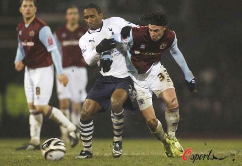 记者：尤文正关注热那亚右后卫诺顿-库菲和维罗纳前锋焦瓦内（报道称尤文图斯盯上热那亚右后卫诺顿-库菲及维罗纳前锋焦瓦内）