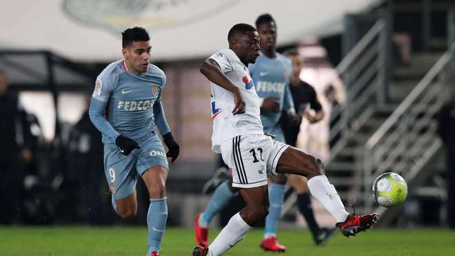 美记：库里距离复出还有一段时间，这次客场之旅可能看不到他（美记：库里复出尚需时日，本次客场之旅恐难见到他）