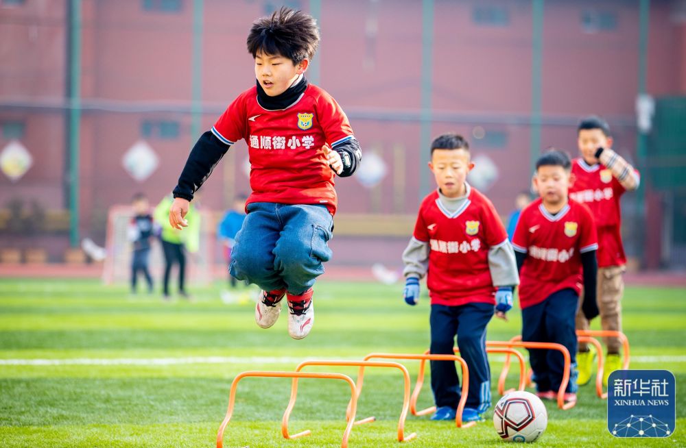 足球这项运动陪伴了我整个初高中，今天我十八岁了，...（今日十八，足球见证我的初高中）