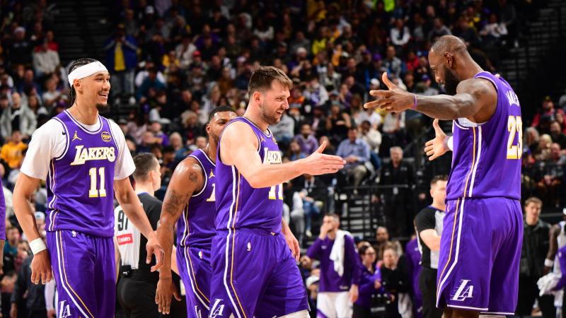 北京半场三分11中8，翟晓川&张才仁同砍11分（北京队半场三分11投8中，翟晓川与张才仁各得11分）